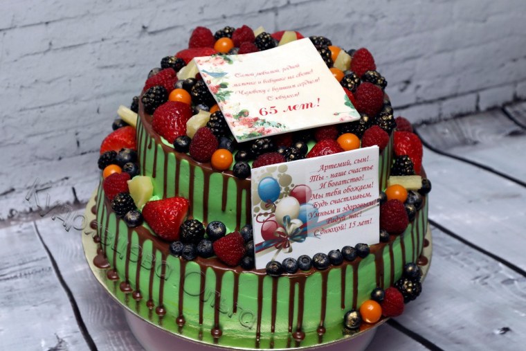 Двухъярусный торт для мамы на день рождения