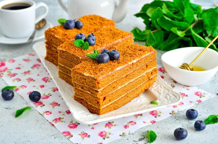 Мини медовик пирожное