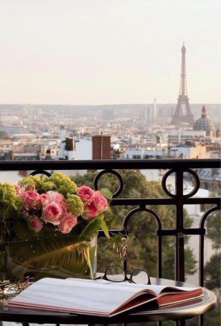 Франция вид с балкона