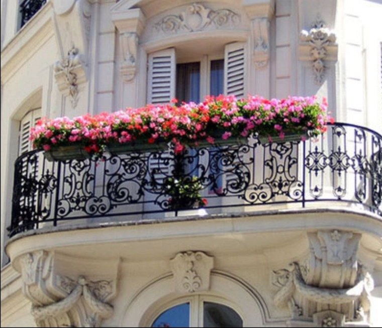 Кованые балконы Парижа