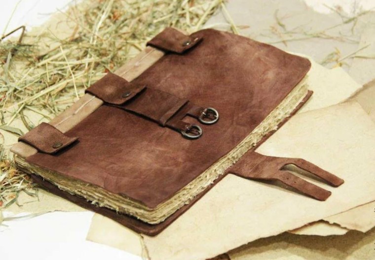 Старинный кожаный блокнот