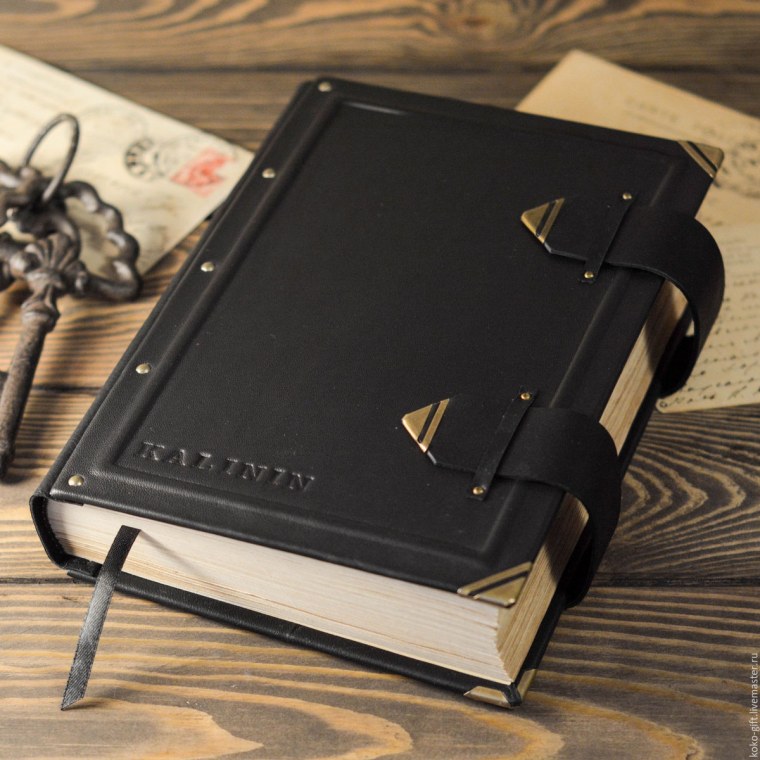 Блокнот в кожаном переплете