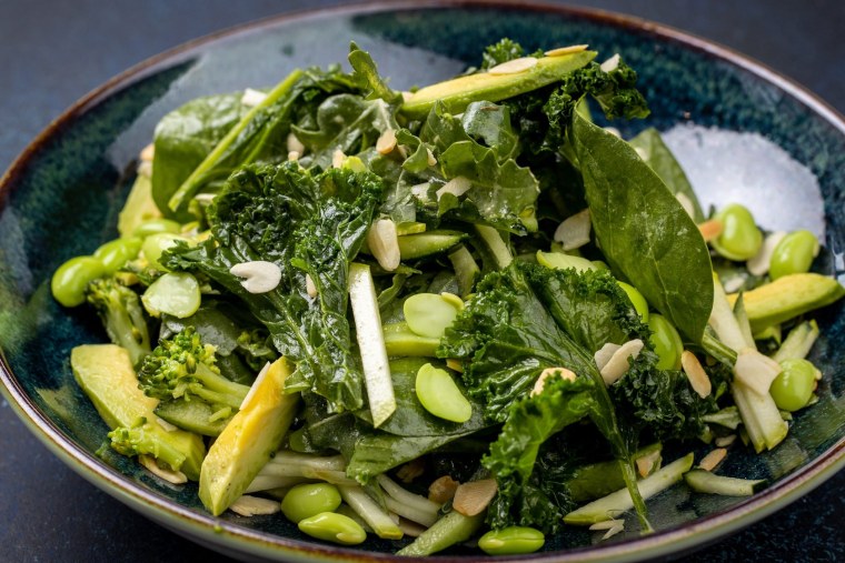 Салат авокадо шпинатом Кейл