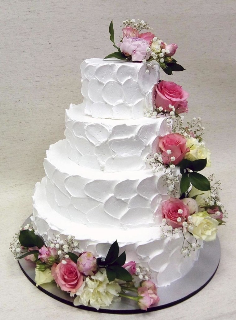 Свадебный торт трехъярусный
