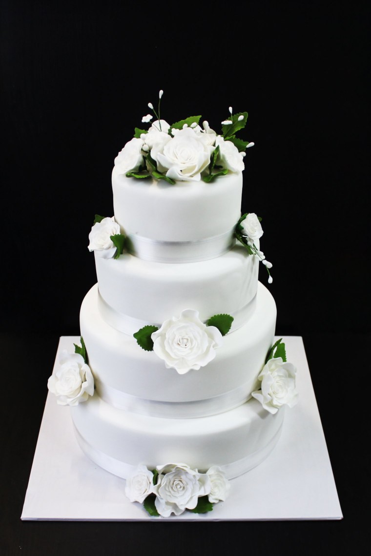 Свадебный торт трехъярусный 2022 зелёный