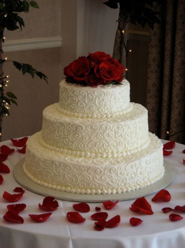 Свадебный торт кремовый
