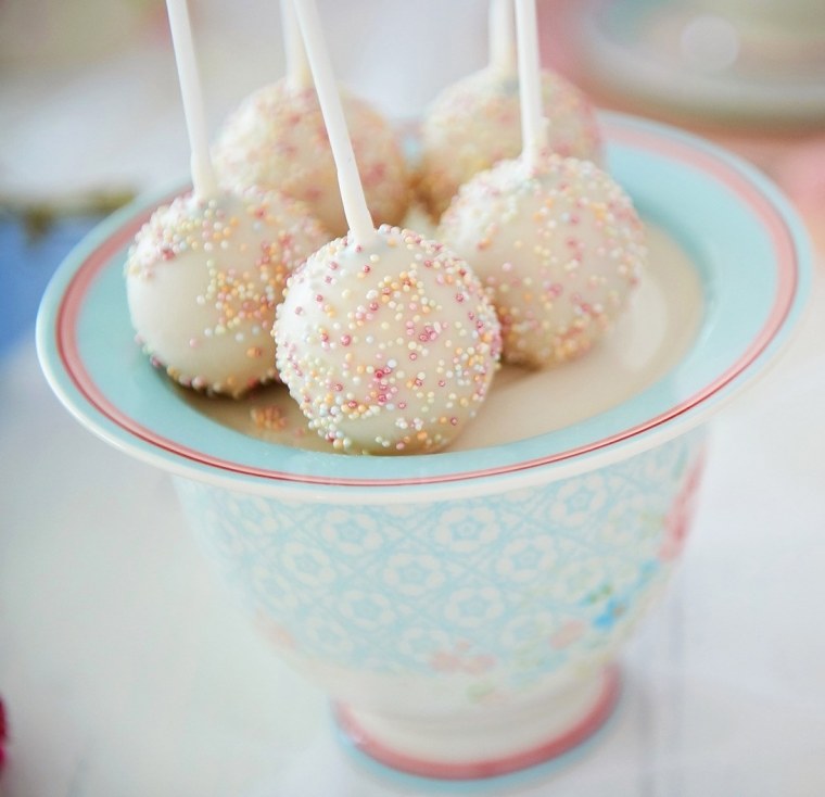 Кейк попсы десерт в пастельных цветах