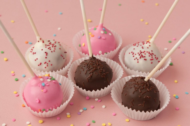 Пирожное на палочке