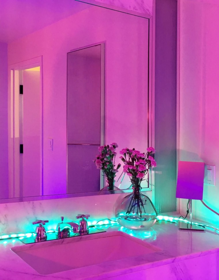 Фиолетовый неон