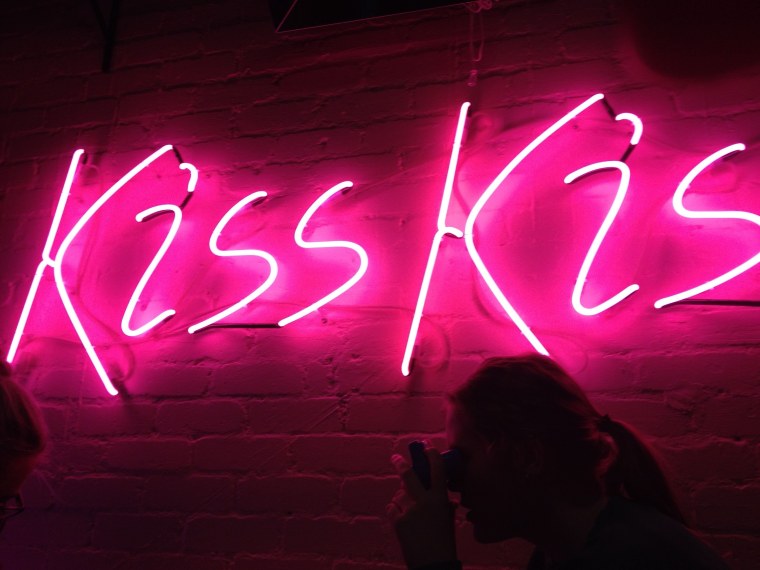 Розовый неон Эстетика