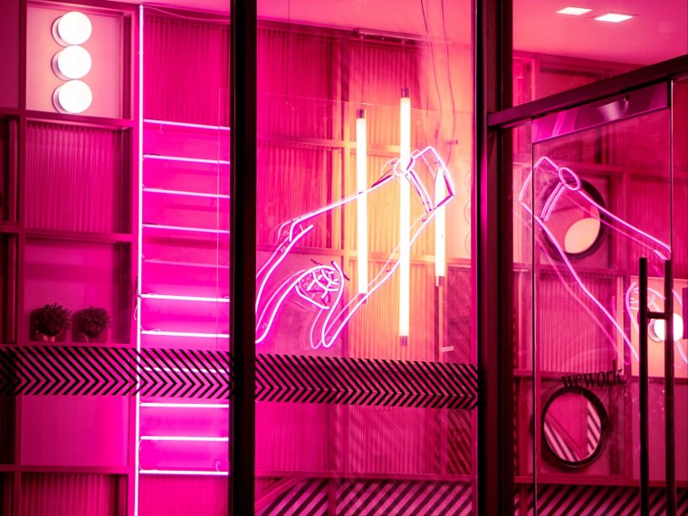 Розовый неон
