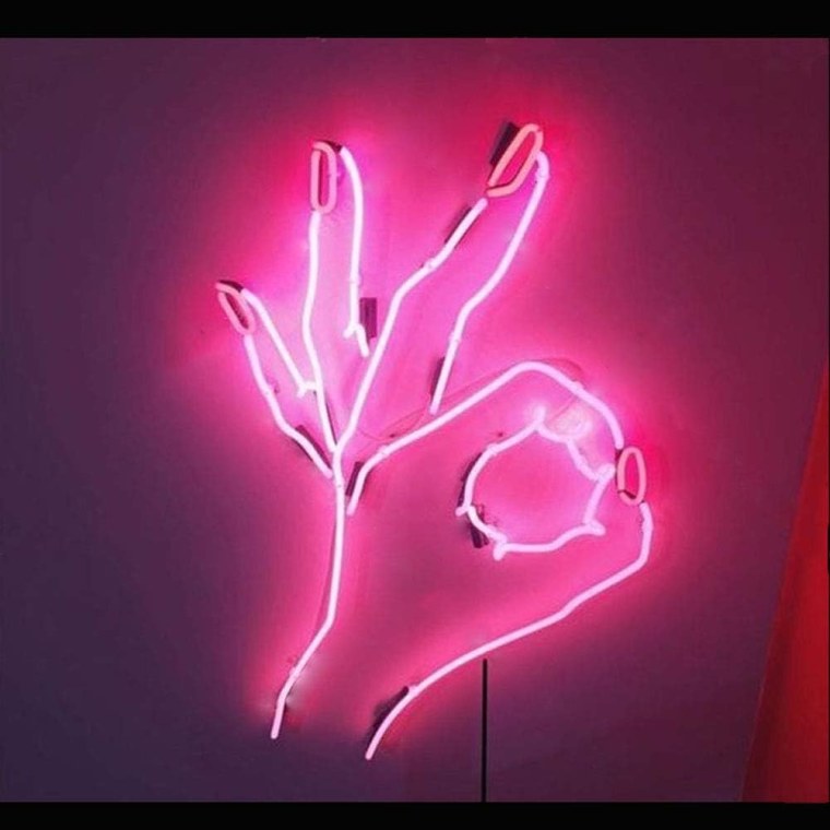 Эстетика неонового розового