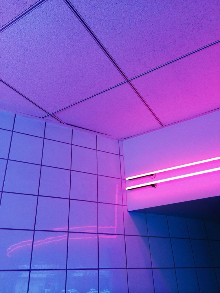 Эстетика неонового розового