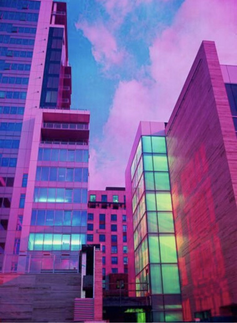 Фиолетовое здание