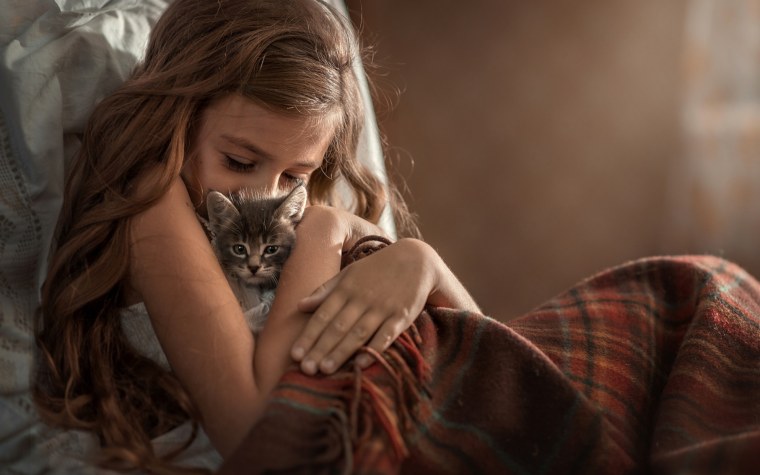 Девушка с котенком