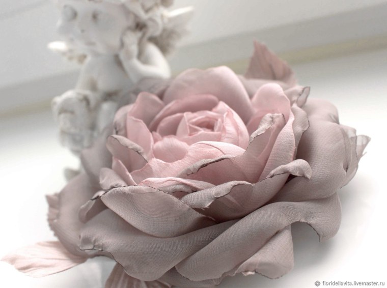 Пепельная роза