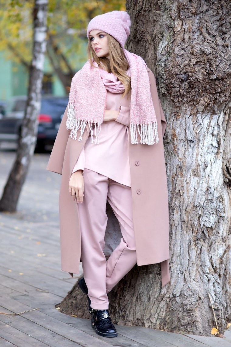 Пудровый цвет в одежде
