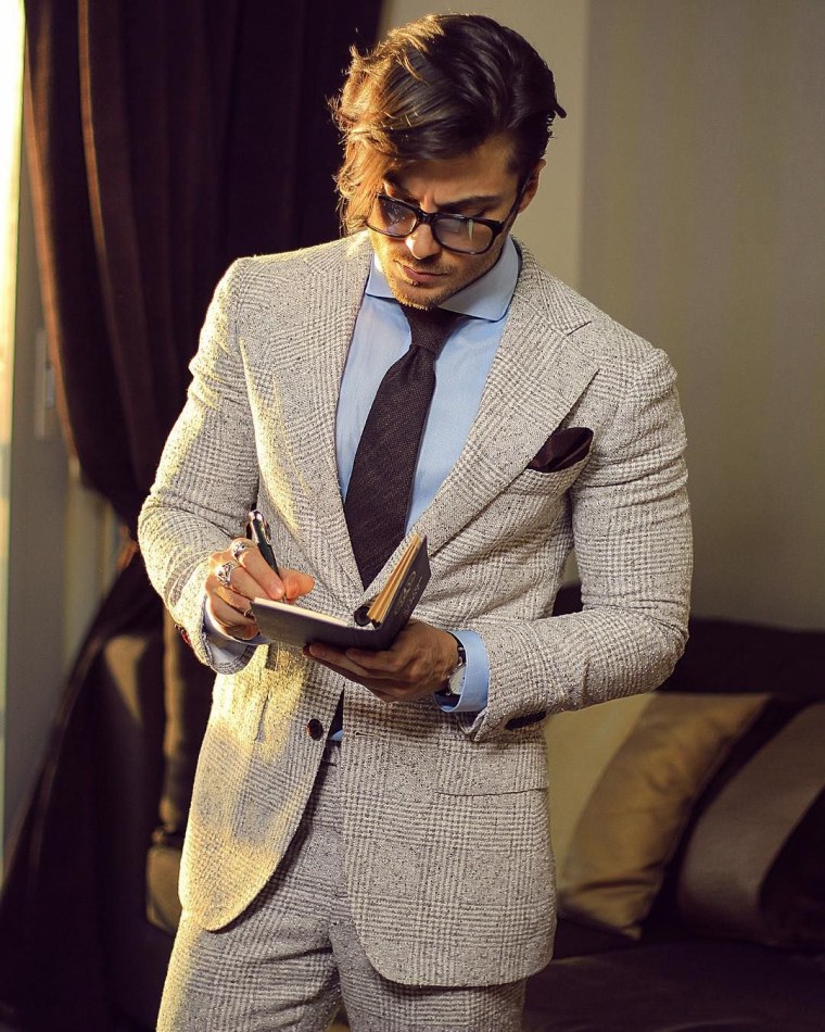 Интеллигентный парень