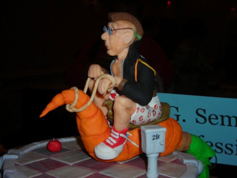 Прикольный торт девушке Старая кляча