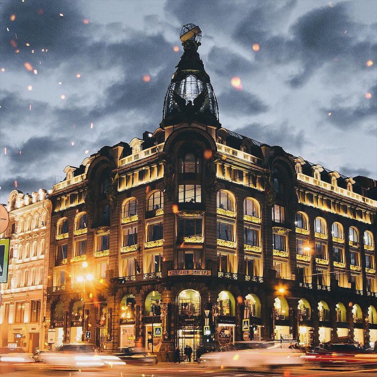 Дом Зингера ночью