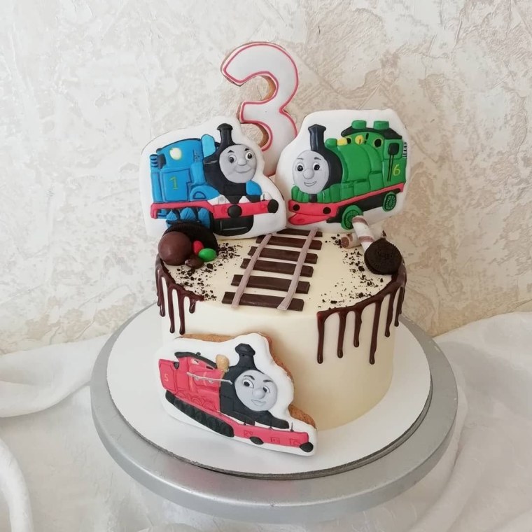 Торт Томас и его друзья с пряниками