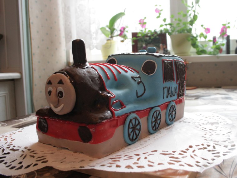 Паровозик Томас из пластилина