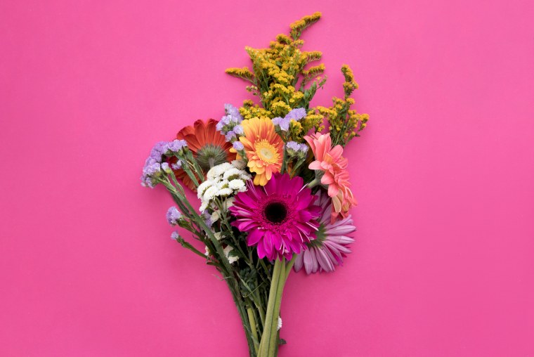 Цветы на ярком фоне