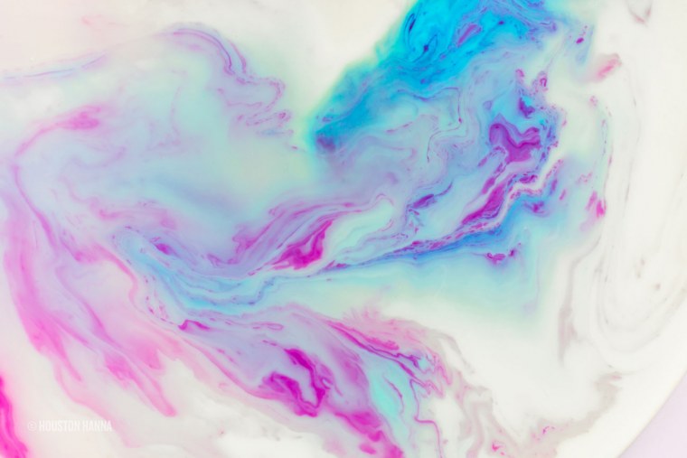 Чёрно розовые разводы