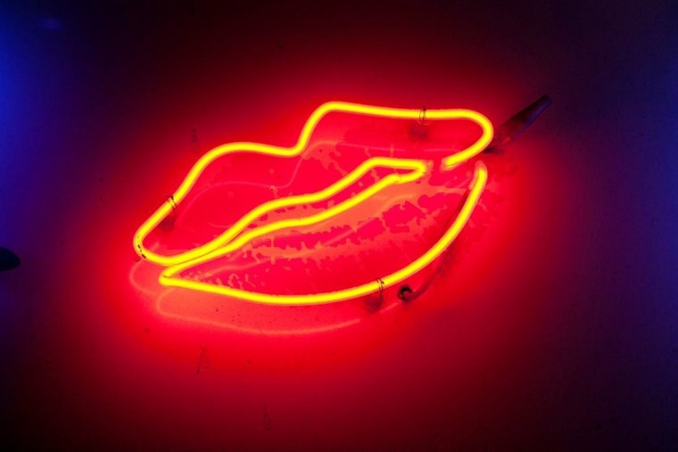 Красный фон яркий