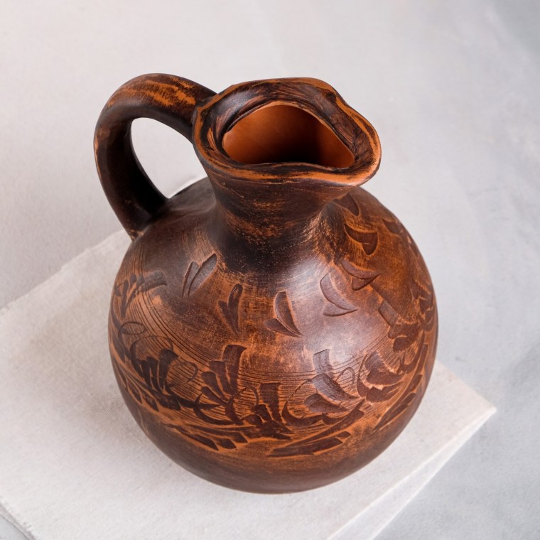 Глиняный кувшин