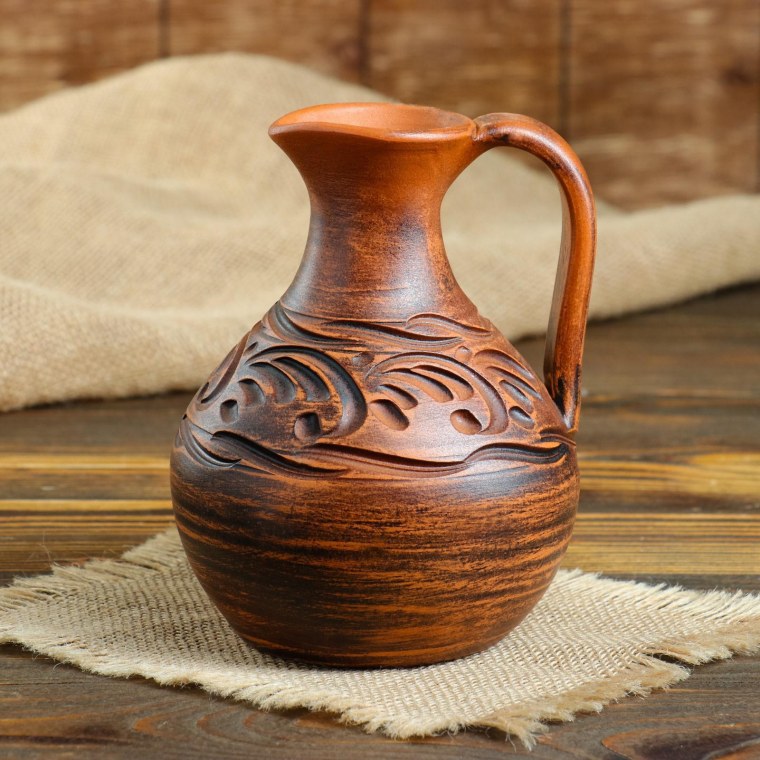 Глиняный кувшин
