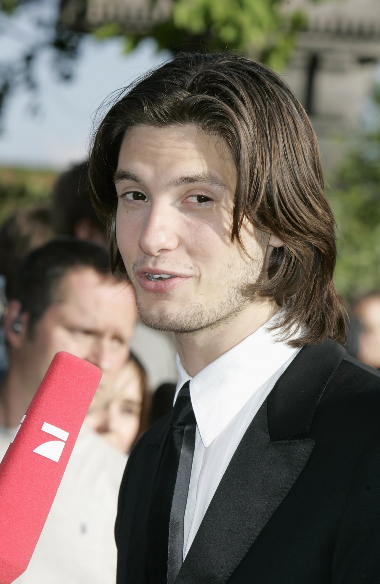 Бен Барнс грустный