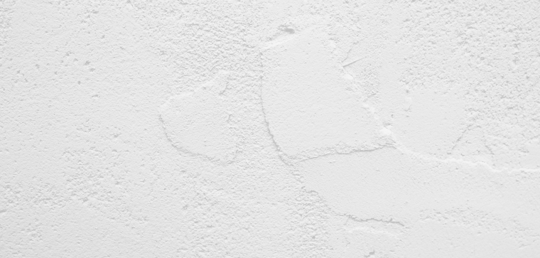 Белая плитка с текстурой бетона