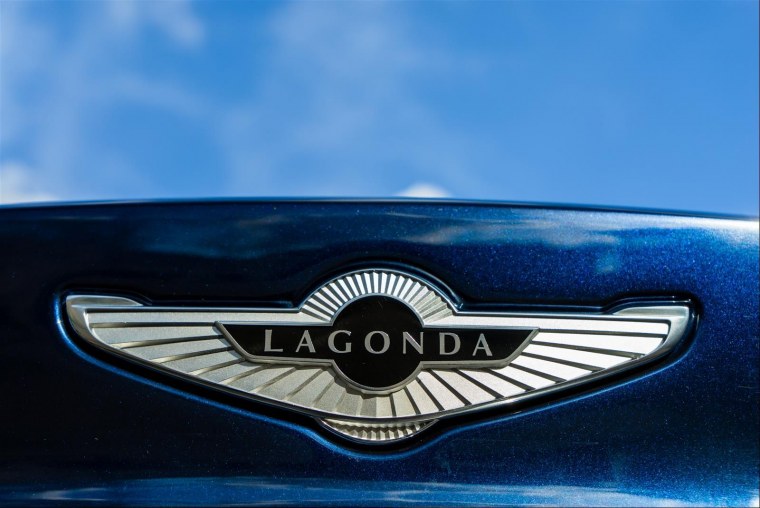 Значек машинв Астин Мартин