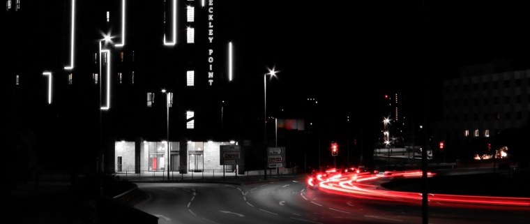 Черная надпись с подсветкой