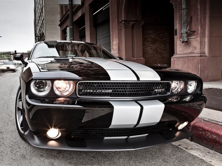 Dodge Challenger srt8