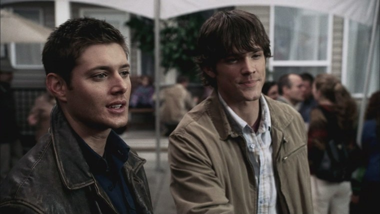 Дин и Сэм Винчестеры и Импала