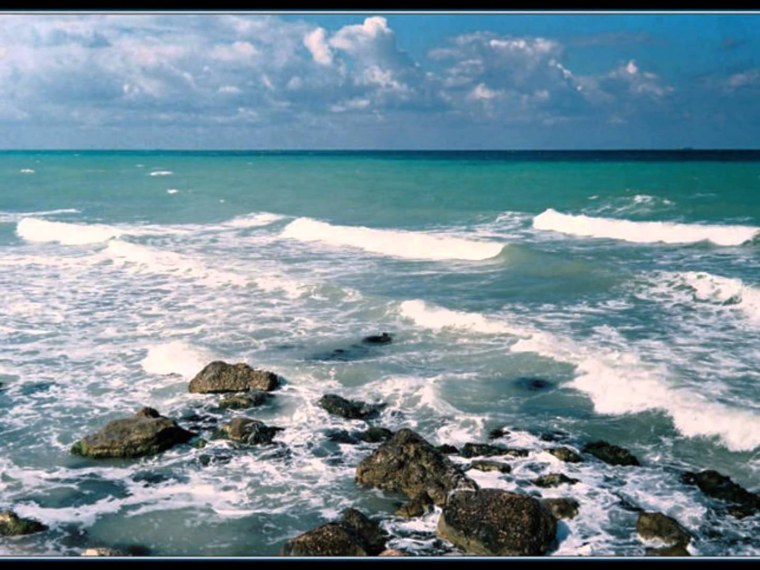 Море в одном из его нарядов