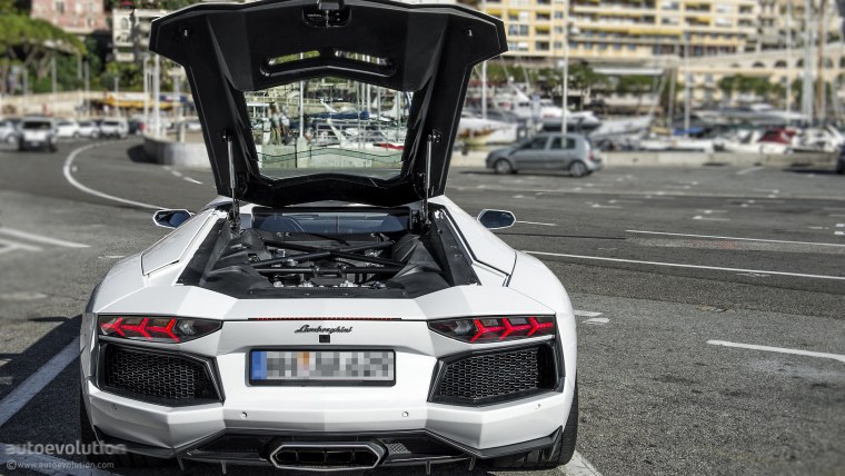 Двигатель Ламборджини авентадор