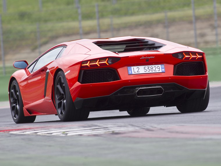 Lamborghini Aventador lp700 красный