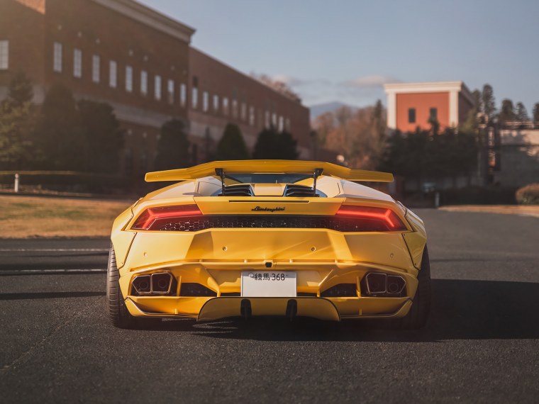 Ламборгини Хуракан желтый
