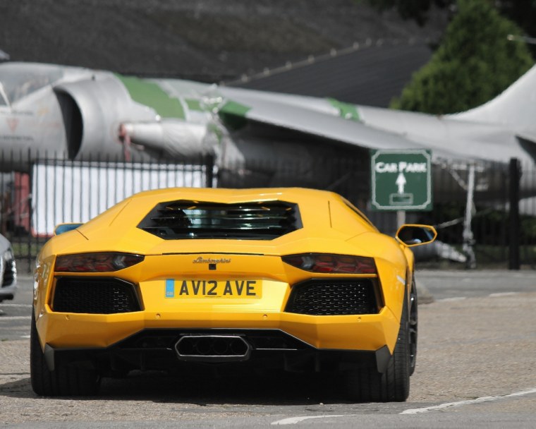 Lamborghini Aventador lp700-4 Yellow