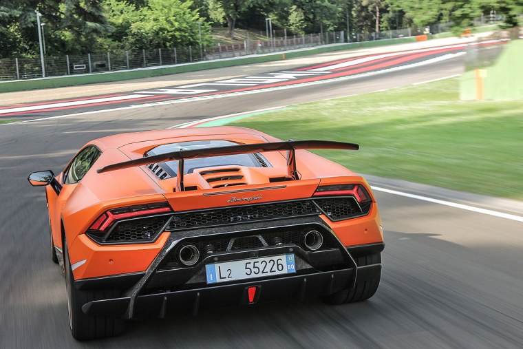 Ламборгини Хуракан сзади