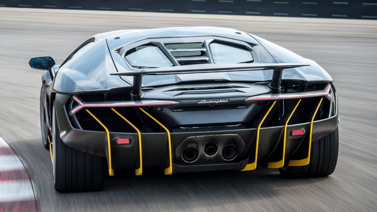 Lamborghini Centenario сзади