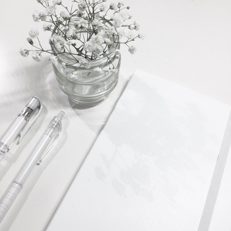 Фон для рабочего стола Эстетика белый