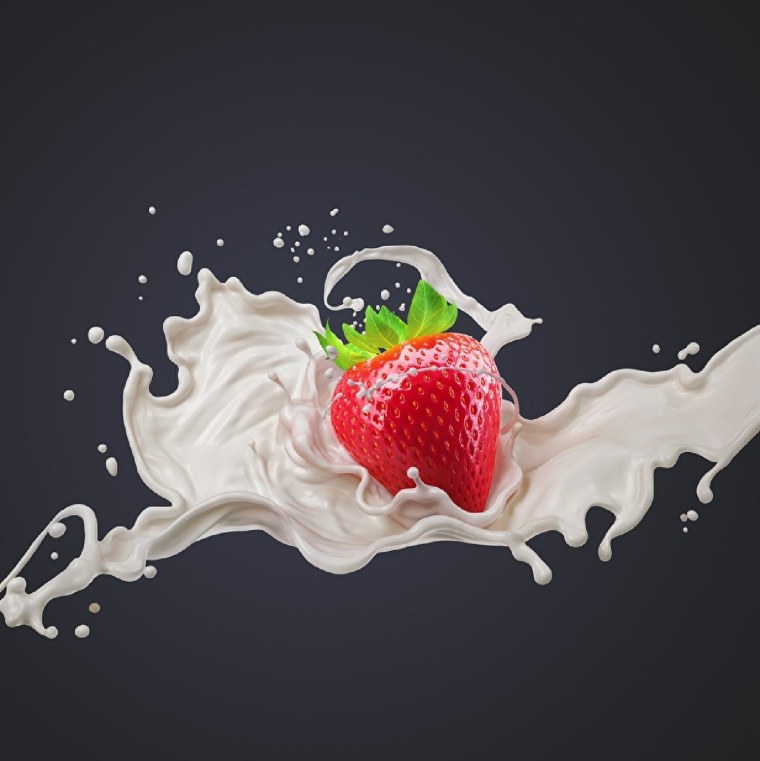 Клубника в молоке