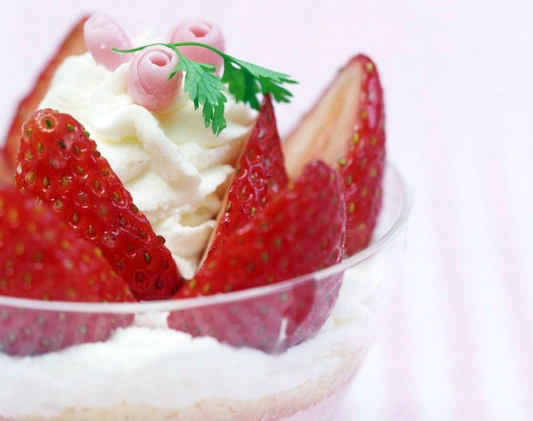 Клубника с молоком