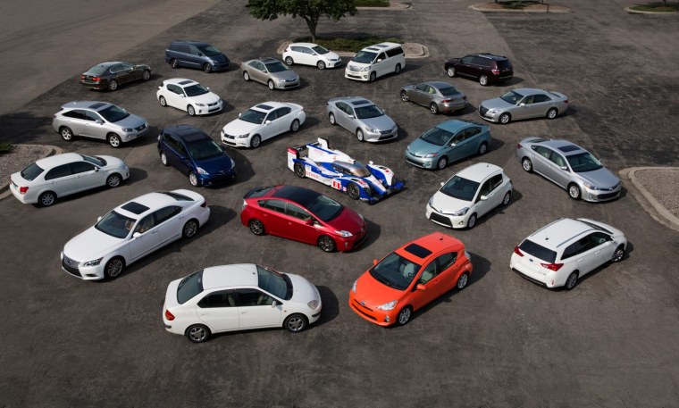 Много автомобилей разных марок