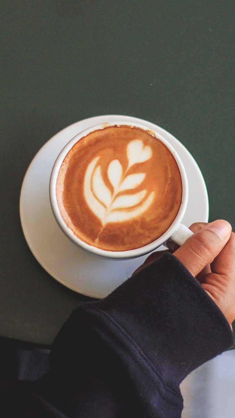 Чашка в руках