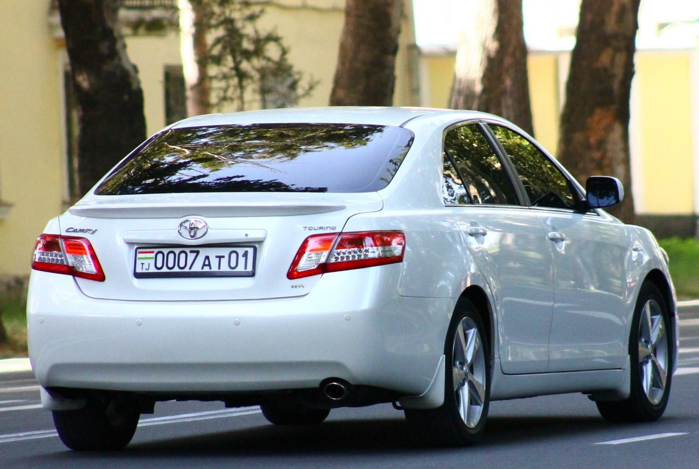 Машина тойота номер машина. Toyota Camry американка Tajikistan. Тойота Камри 2.6. Тойота Камри 2011 Таджикистан. Toyota Camry 40 в Душанбе.